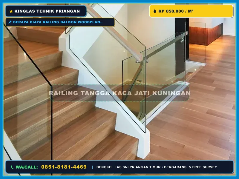 Balkon rumah minimalis dengan panel GRC motif kayu
