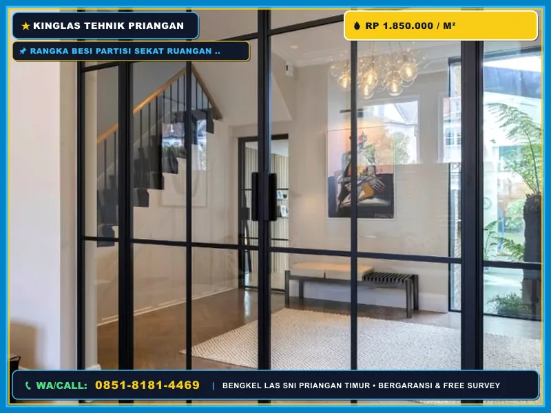 Rangka besi partisi sekat ruangan kaca pada interior rumah minimalis