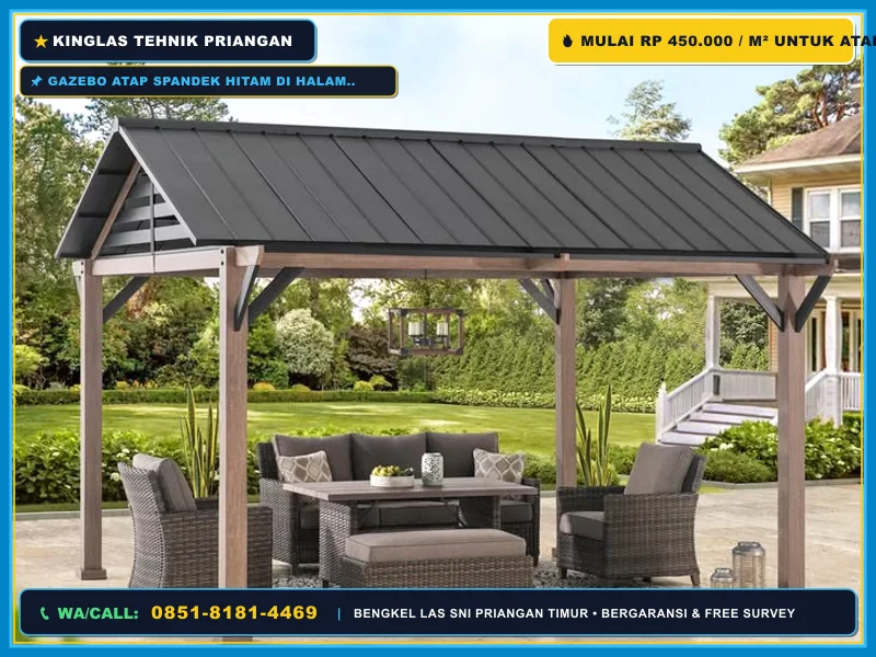 Gazebo atap spandek hitam di halaman rumah minimalis