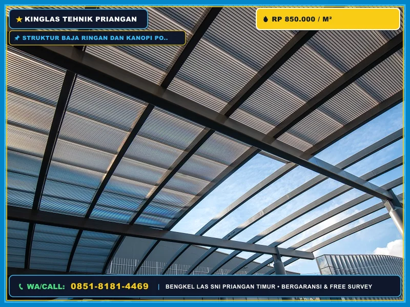 Struktur baja ringan dan kanopi polycarbonate pada rumah modern