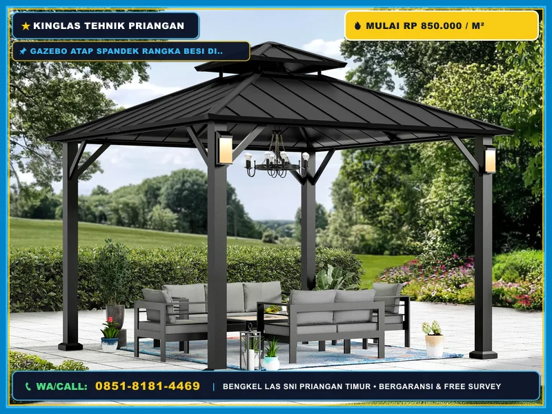 Gazebo atap spandek rangka besi di halaman rumah