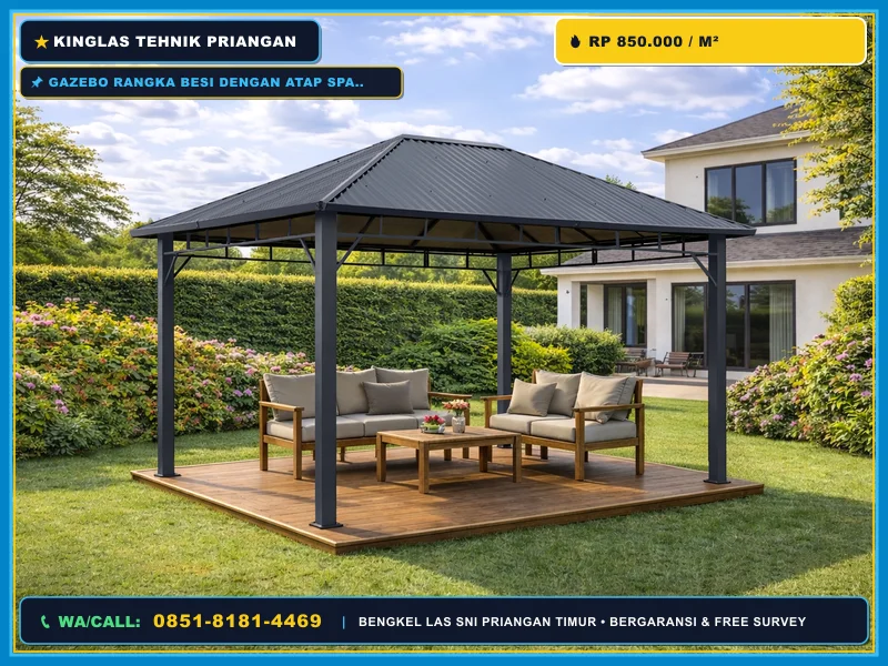 Gazebo rangka besi dengan atap spandek di halaman rumah