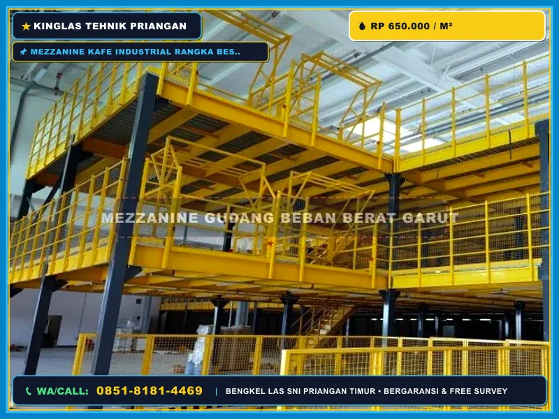 Arsitektur kafe rangka besi dengan mezzanine lantai kayu