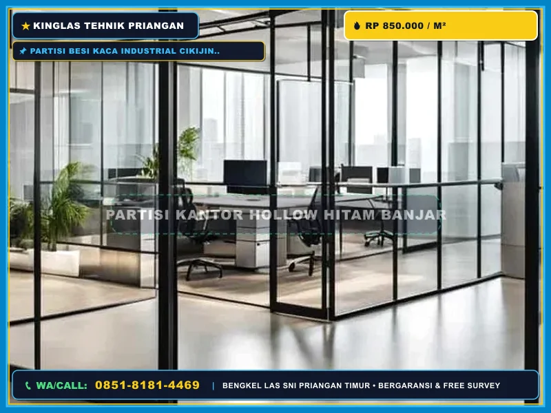 Arsitektur interior dengan sekat frame besi dan kaca transparan