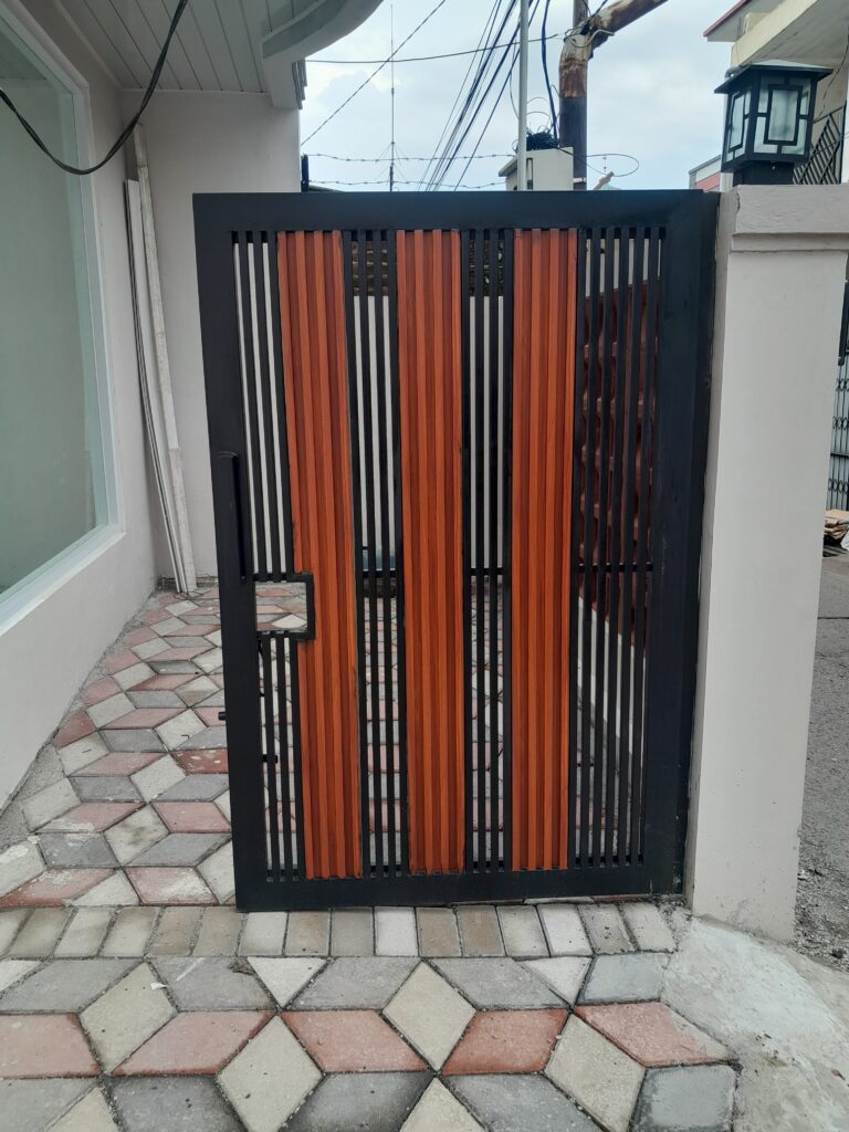 Pagar WPC Priangan Timur: Nuansa Kayu, Kekuatan Besi